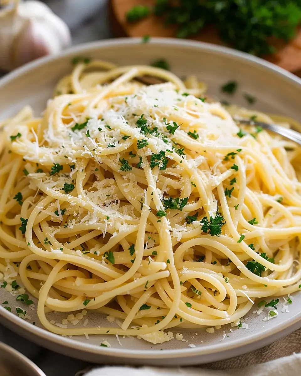 Garlic Parmesan Pasta: An Easy Indulgence with Turkey Bacon and Chicken Ham